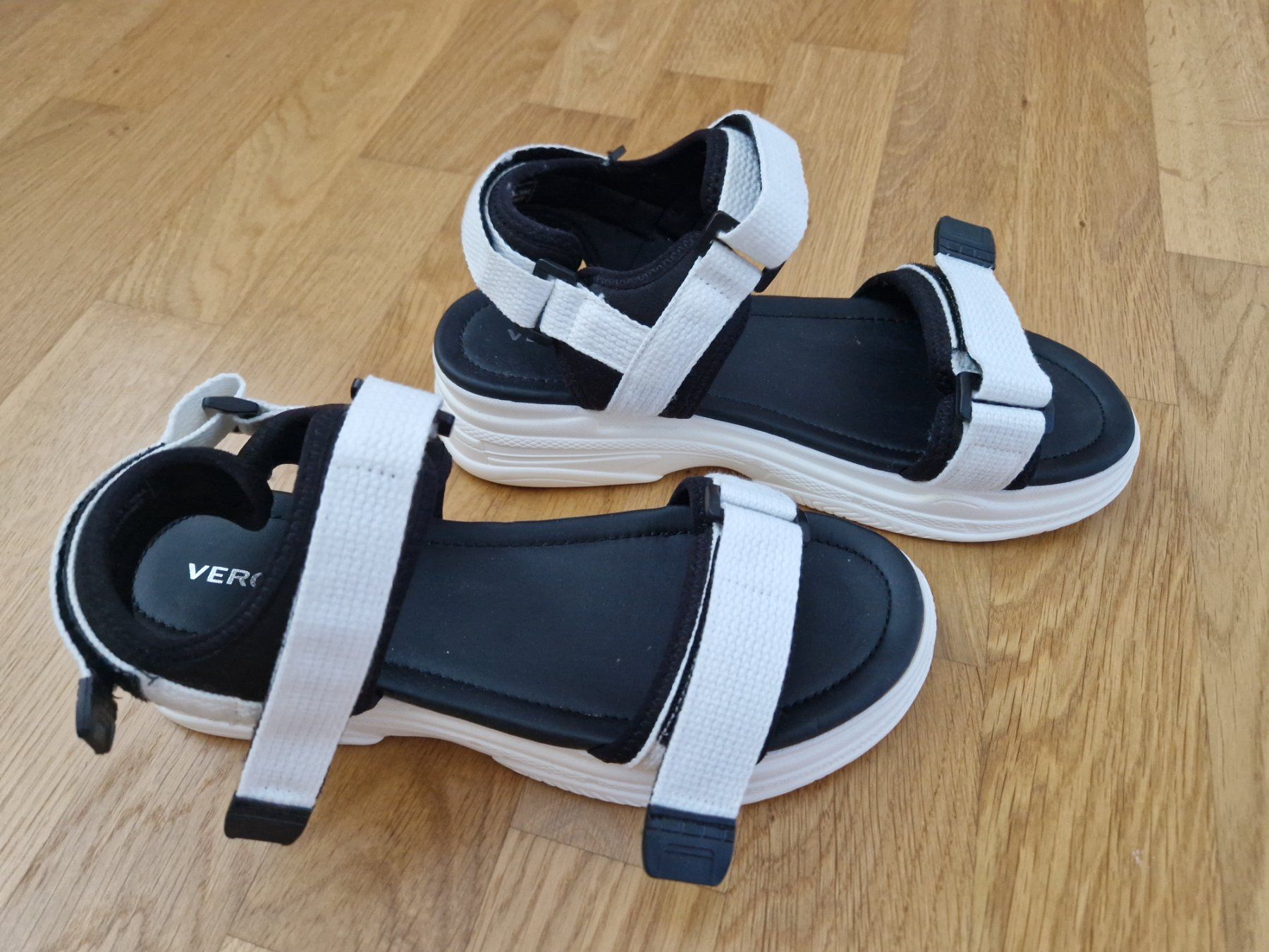 Scarpe da donna: Neue Sandalen Gr. 40/ Damenschuhe/ Sommerschuhe – Nuovo (secondo la descrizione) da Dübendorf venduto da GrueneGurke 3