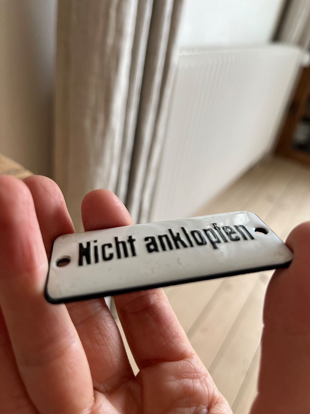 Insegne: Altes Emailschild Nicht anklopfen – Usato da Steffisburg venduto da Reitschel5 5