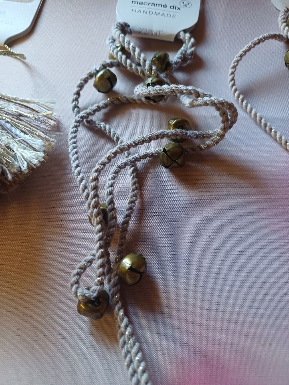 Tutte le decorazioni: neu: 5x Makramee Anhänger mit Glocken oder Pompons, Deko  – Nuovo e nell'imballaggio originale da Nassen venduto da verrueckt 4