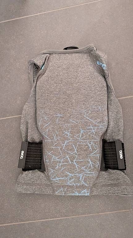 Protezioni & Imbottiture: Rücken Protector EVOC JS – Usato da Oftringen venduto da hyka 2