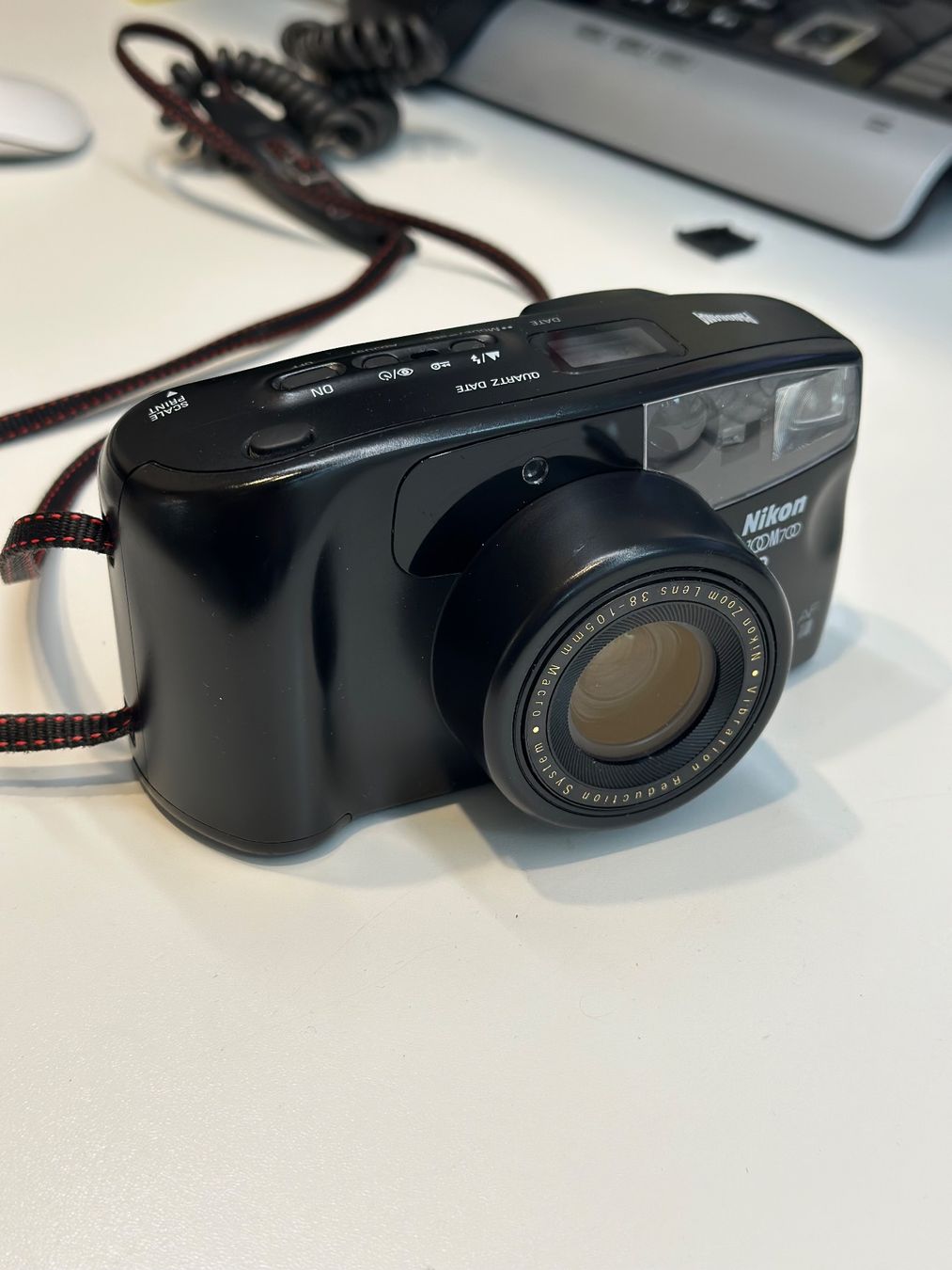 Nikon Fotocamera: Analog Point & Shoot Nikon Zoom Retro Vintage – Usato da Wolfhausen venduto da Foto-Brocki 1