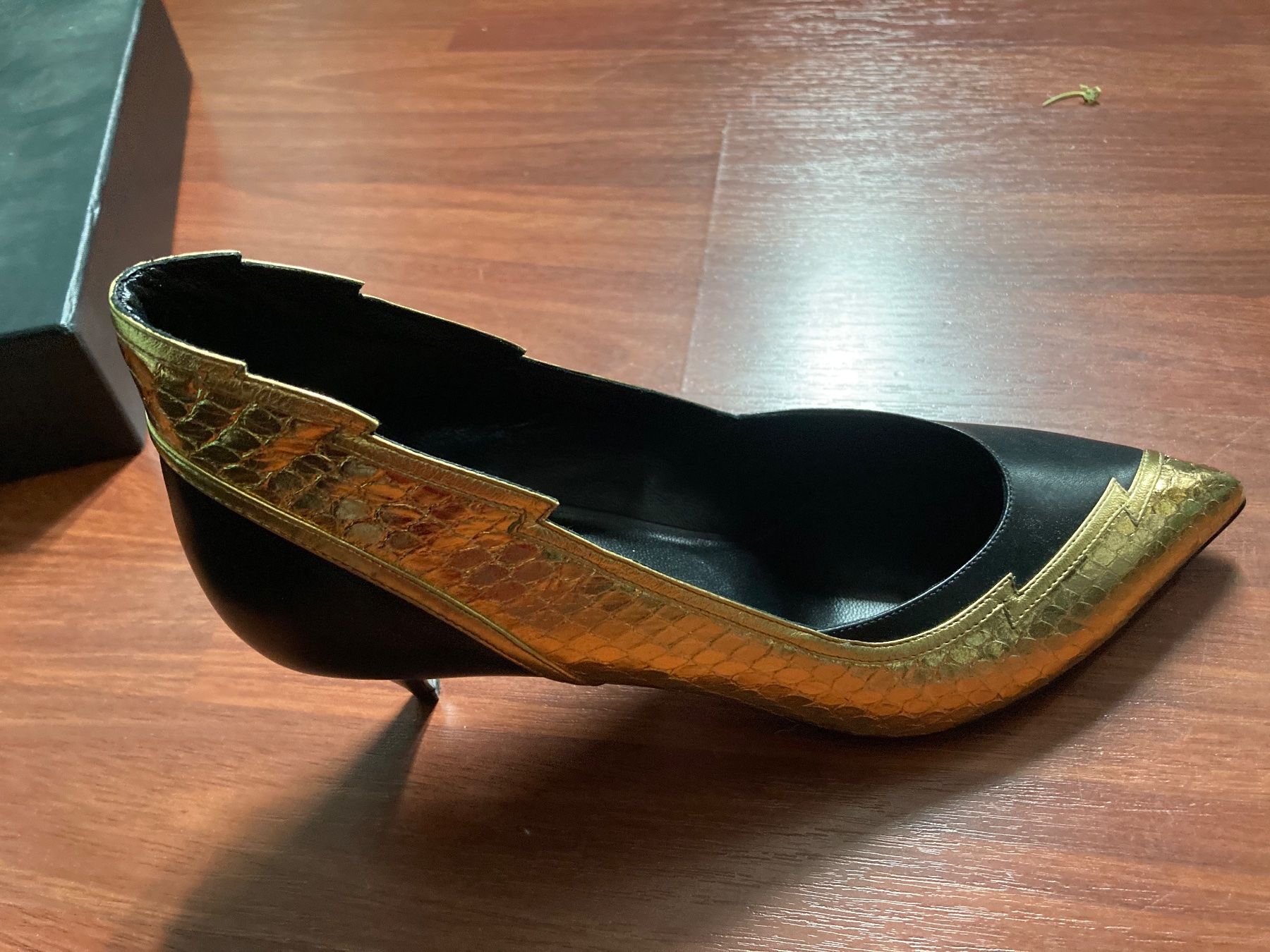 Saint Laurent Damenschuhe: Saint Laurent Leather Pumps schwarz gold – Neu und originalverpackt aus Unterseen von amj_zz7j 5