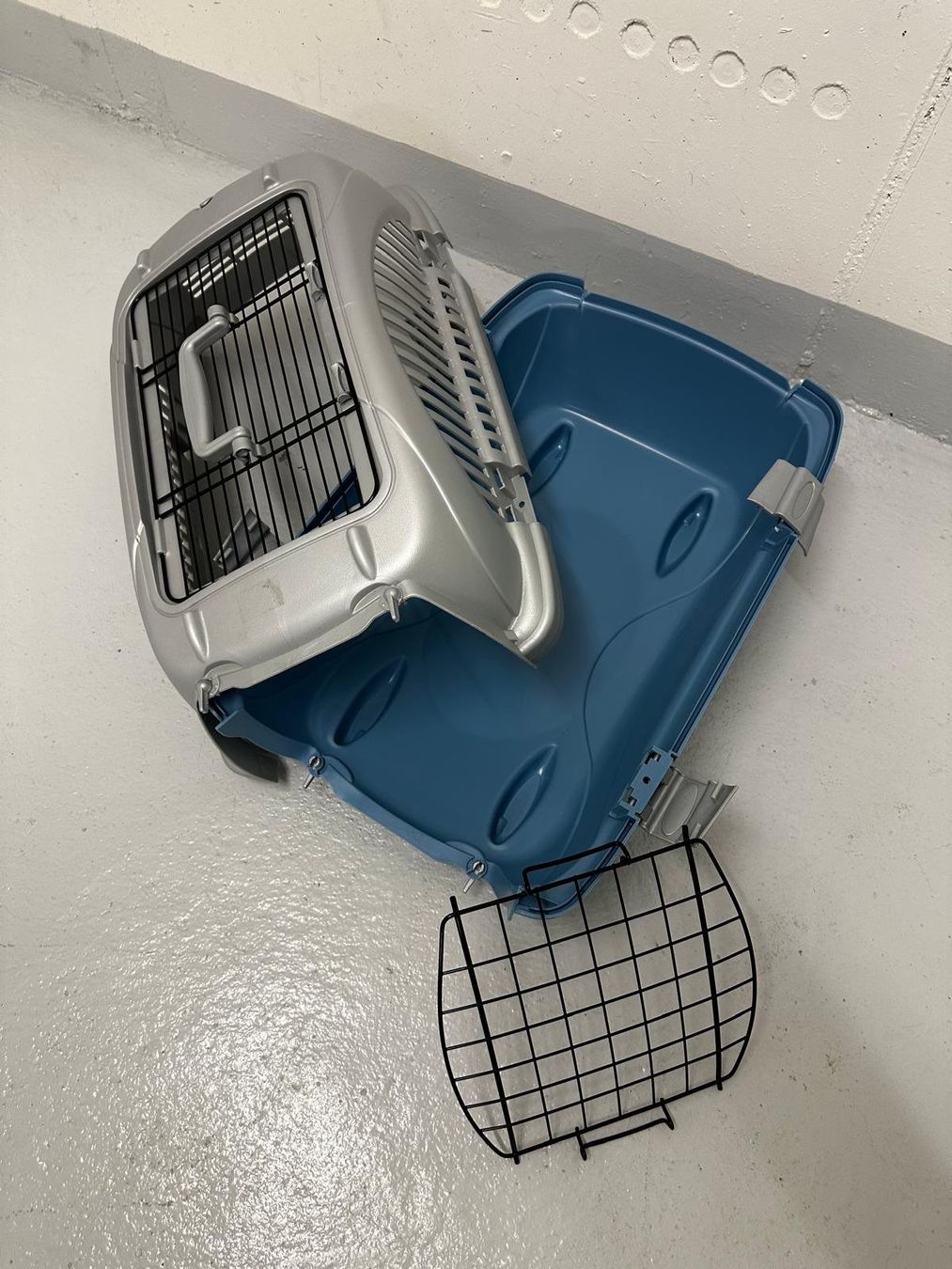 Gabbie, trasporto & Sicurezza: Transportbox für Katzen – Usato da Au ZH venduto da Exciter101 2