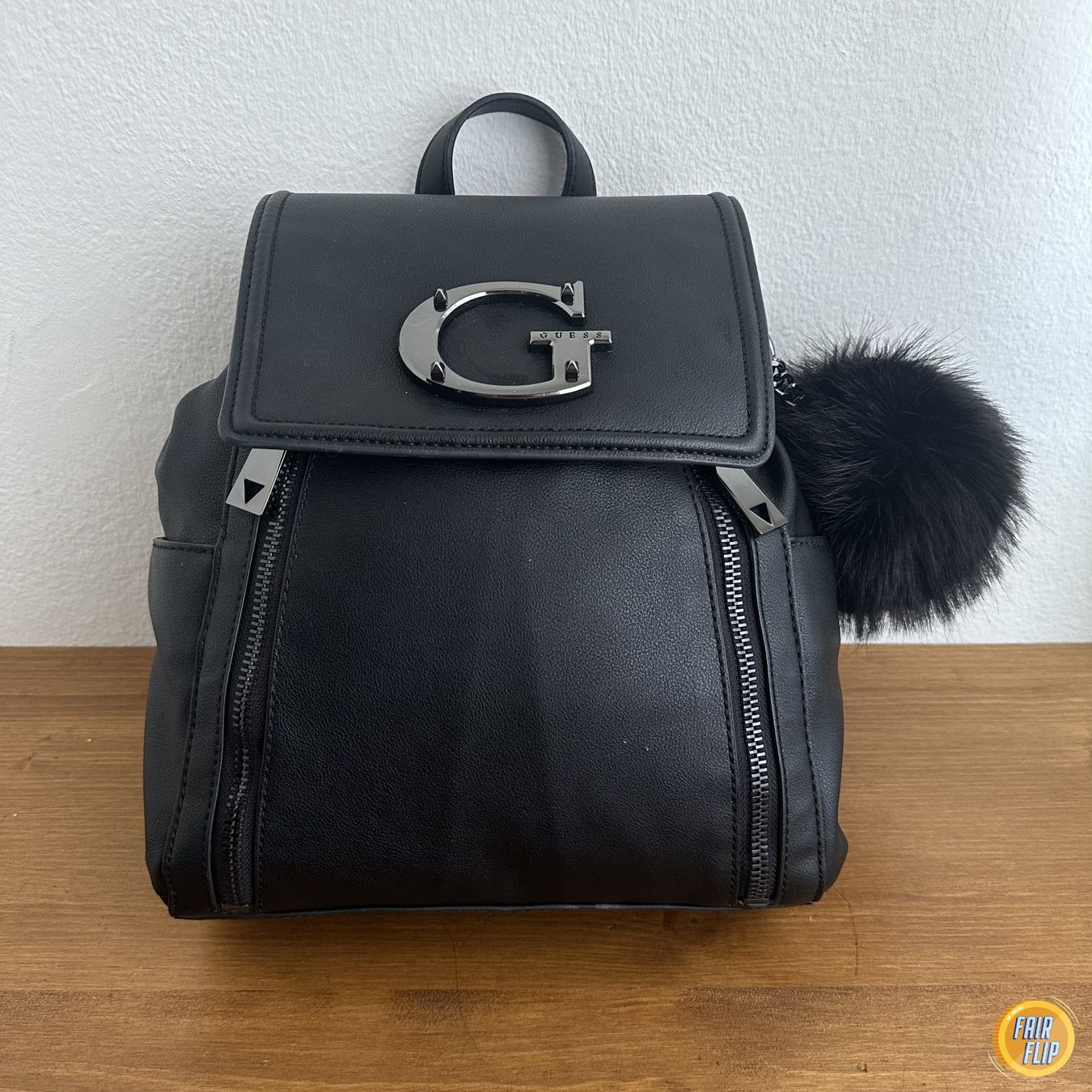 Guess Rucksäcke: Guess Rucksack Schwarz – Gebraucht aus Luzern von fairflip