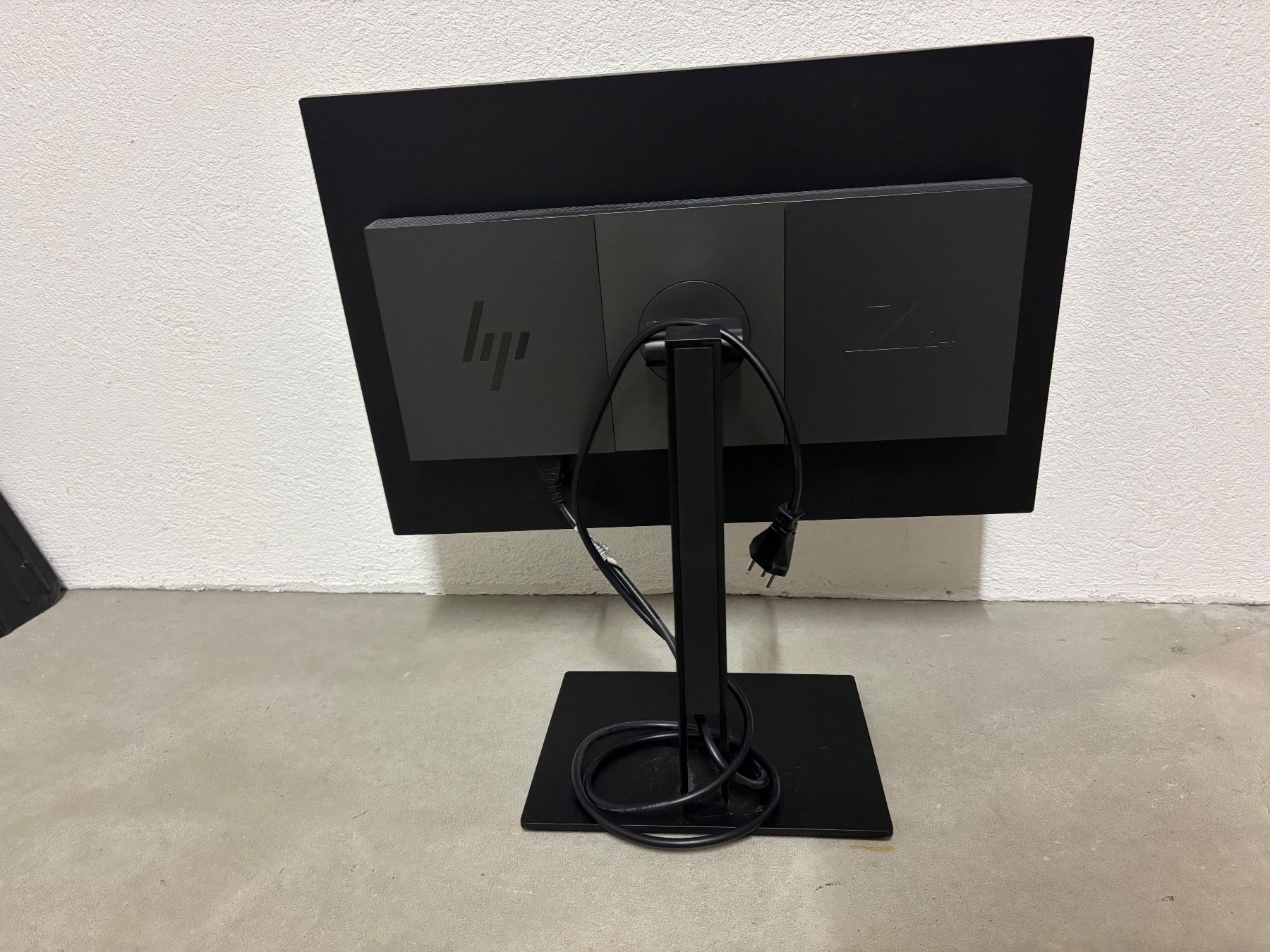 Hewlett Packard Monitor: HP Bildschirm schwarz – Usato da Bassersdorf venduto da billabong02 1