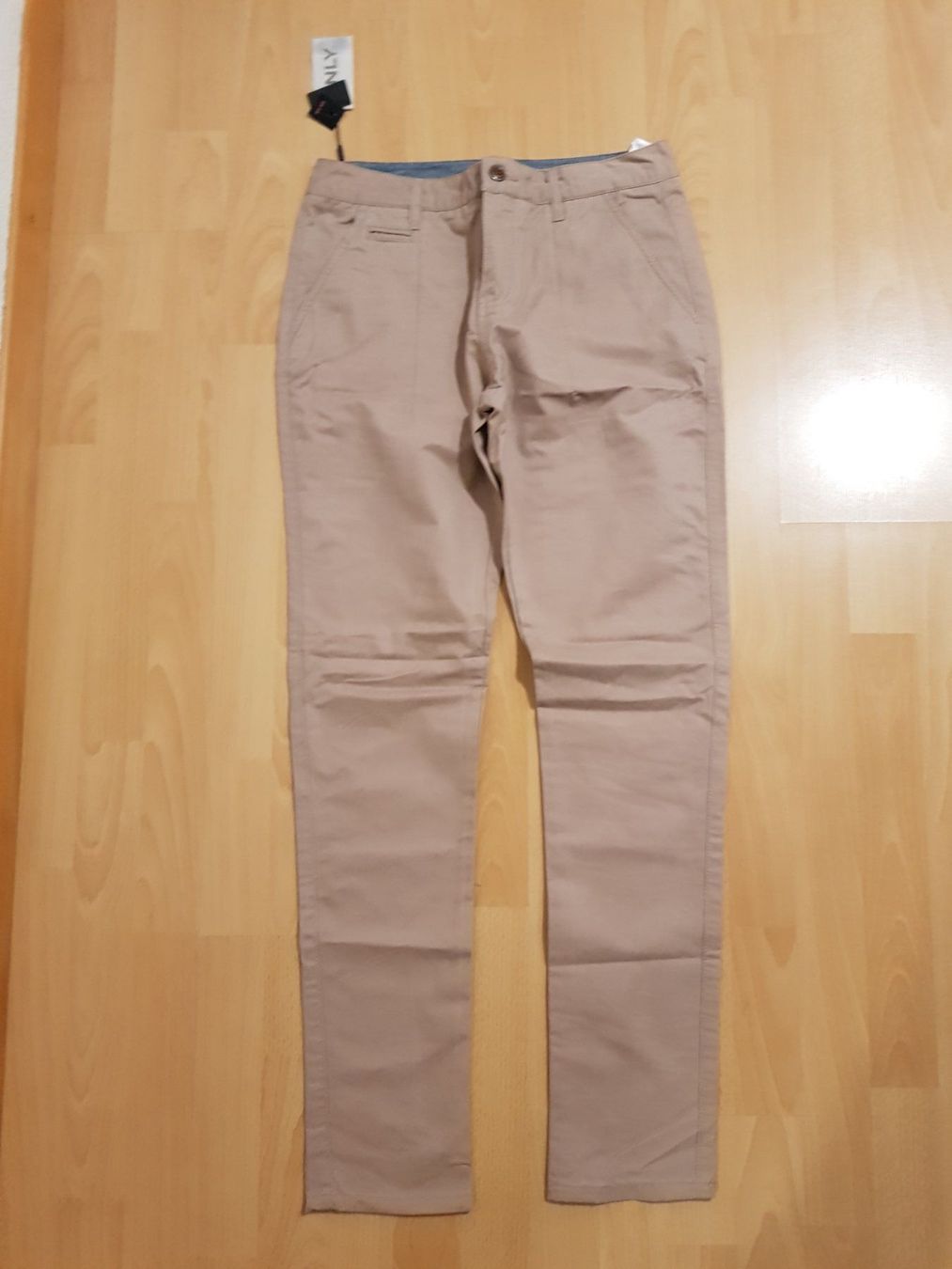 Only Pantaloni: Neue altrosa Hose von Only – Nuovo e nell'imballaggio originale da St. Gallen venduto da 1811123