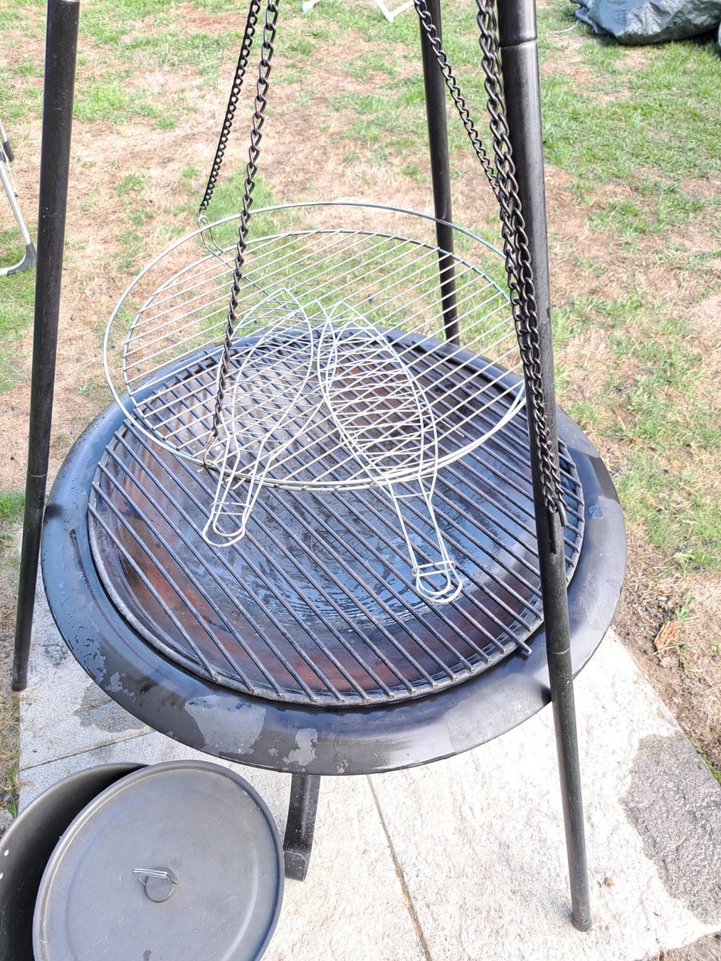 Griglie: Dreibein Grill mit Feuerschale – Usato da Mühleberg venduto da bri. 1