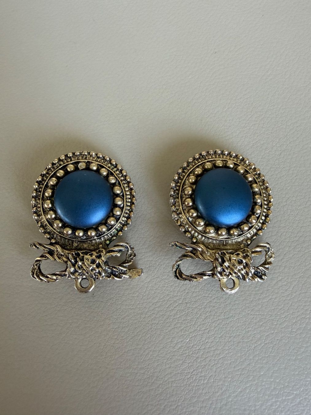 Ohrringe & -stecker: Vintage Ohrclips – Gebraucht aus Walchwil von Maxana