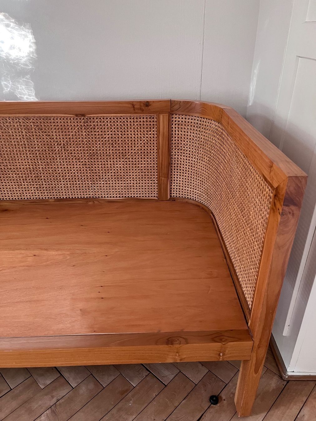 Sofas: Wunderschönes Teak Sofa mit Rattan – Gebraucht aus Luzern von kimbaey 5