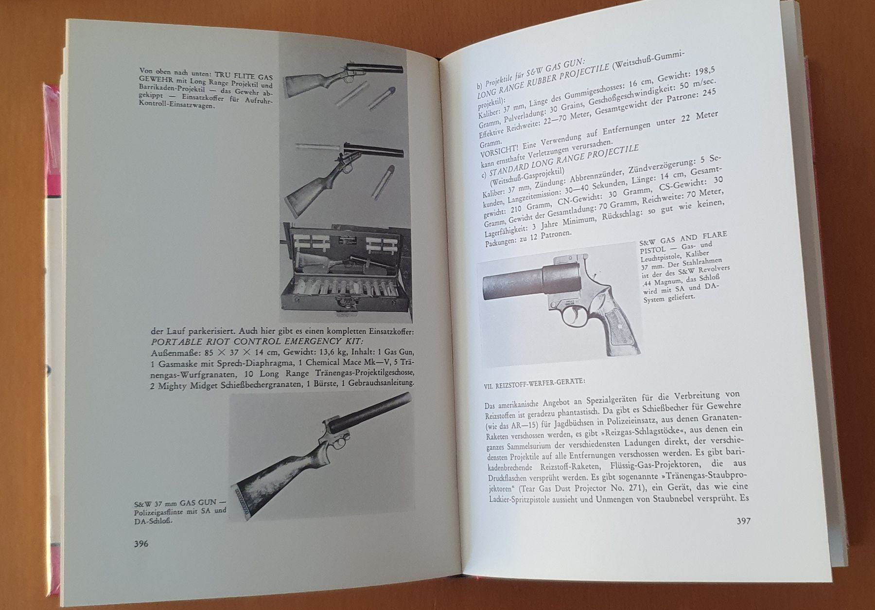 Libri: Buch - Polizeiwaffen von Morgen und Heute – Usato da Kreuzlingen venduto da Rschweiz1 5