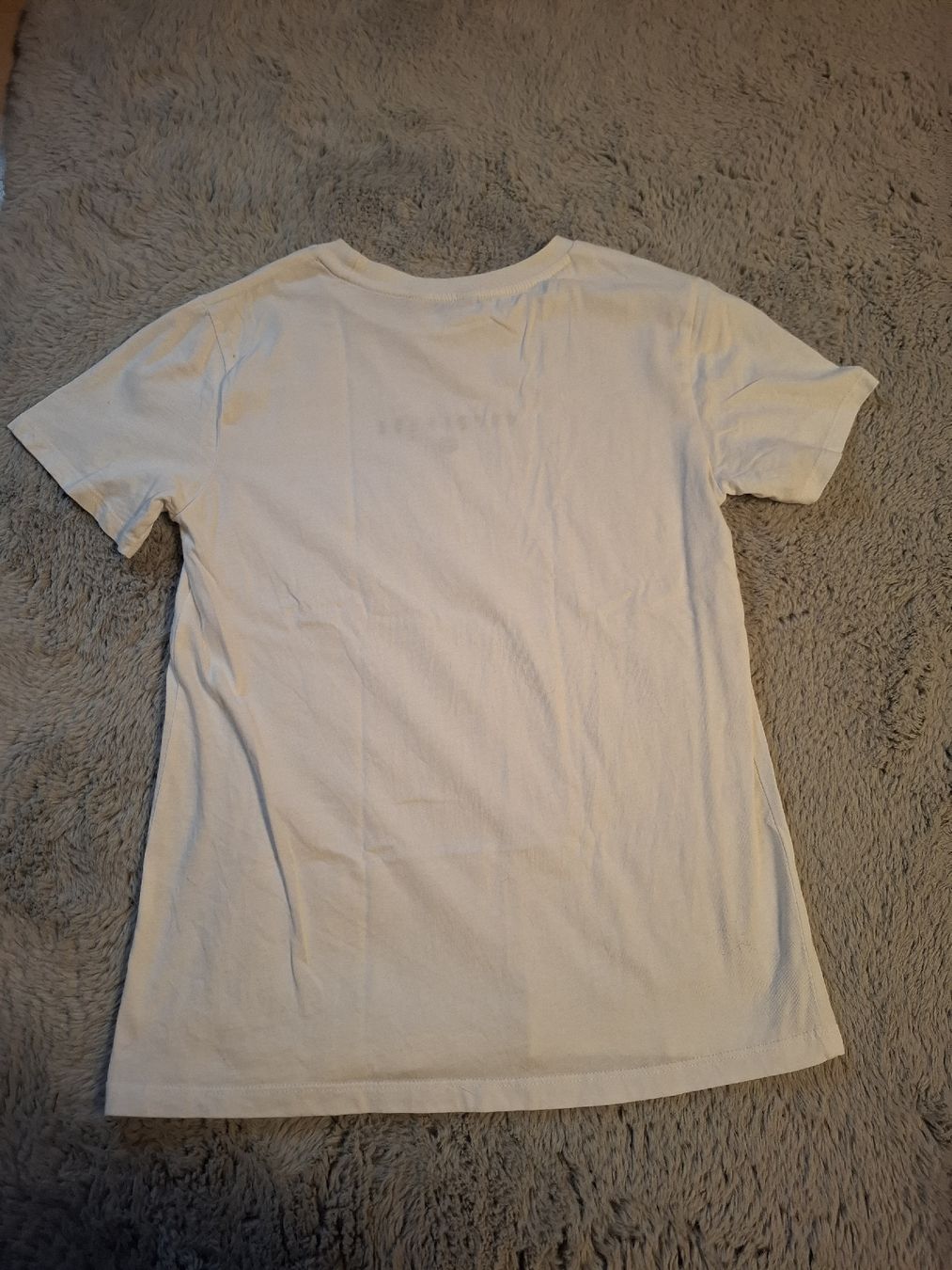 T-Shirts: Weisses Tshirt – Gebraucht aus Seewen SZ von iveeee. 1