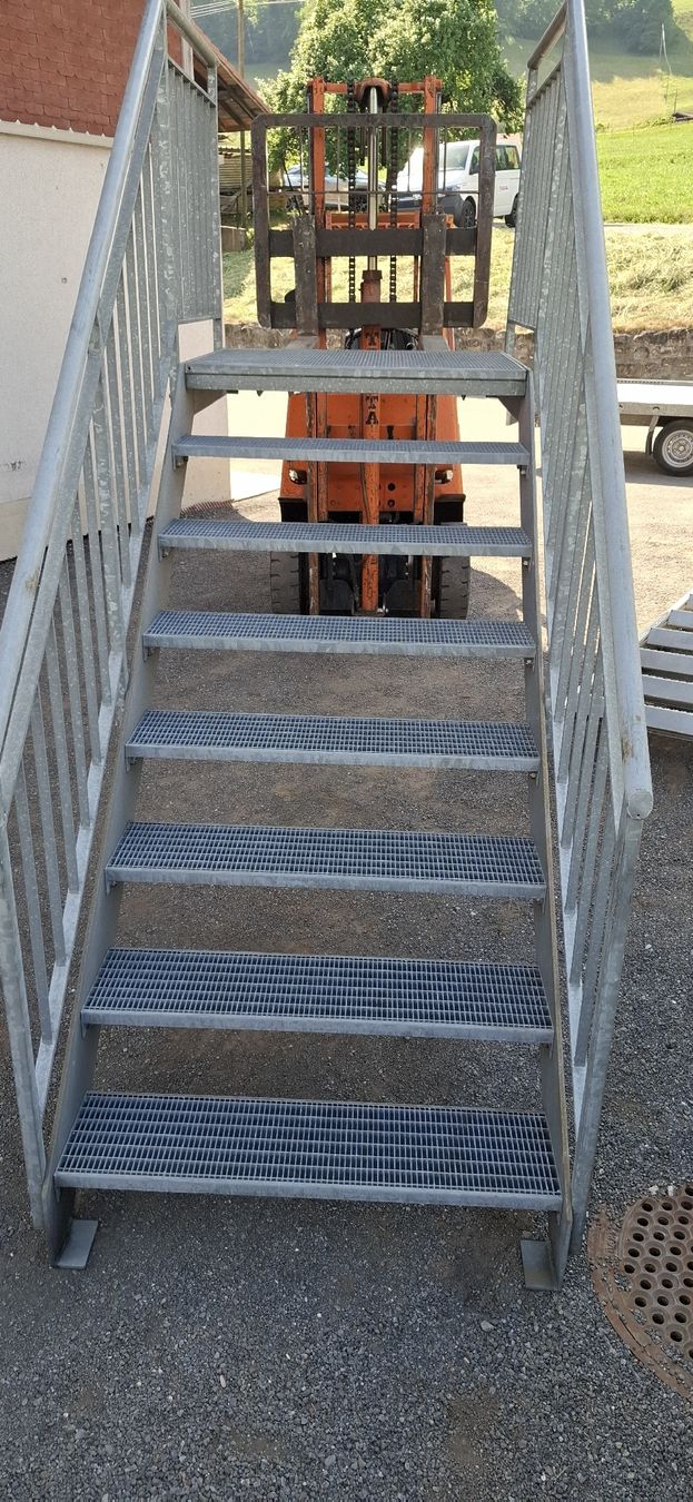 Scale: Treppe mit Geländer und Podest – Usato da Reichenbach i. K. venduto da Wskorpion 1