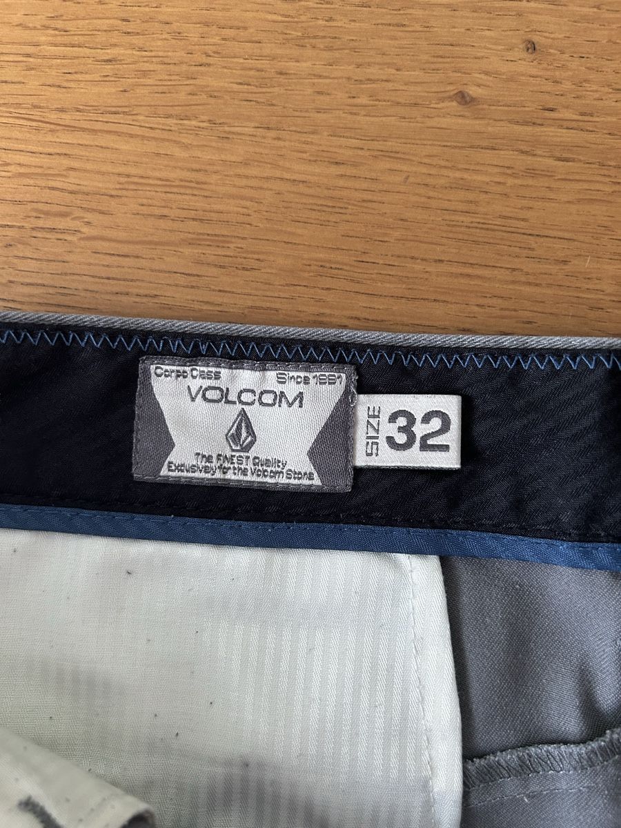 Volcom Pantaloni: Shorts Chino Volcom grey – Usato da Cavigliano venduto da Galgio 3