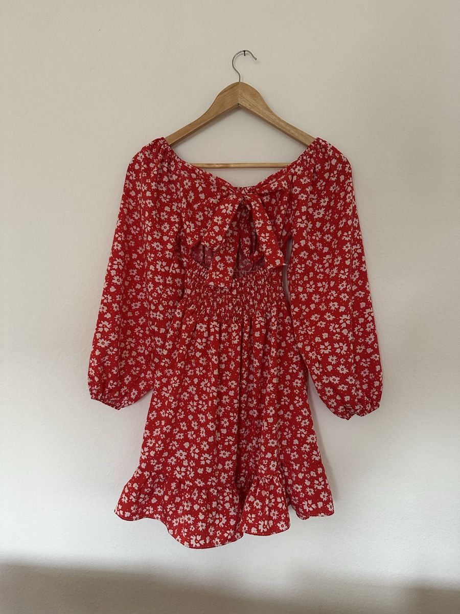 Kleider: Rotes Sommerkleid mit Blumenmuster – Gebraucht aus Stäfa von buecher10 5