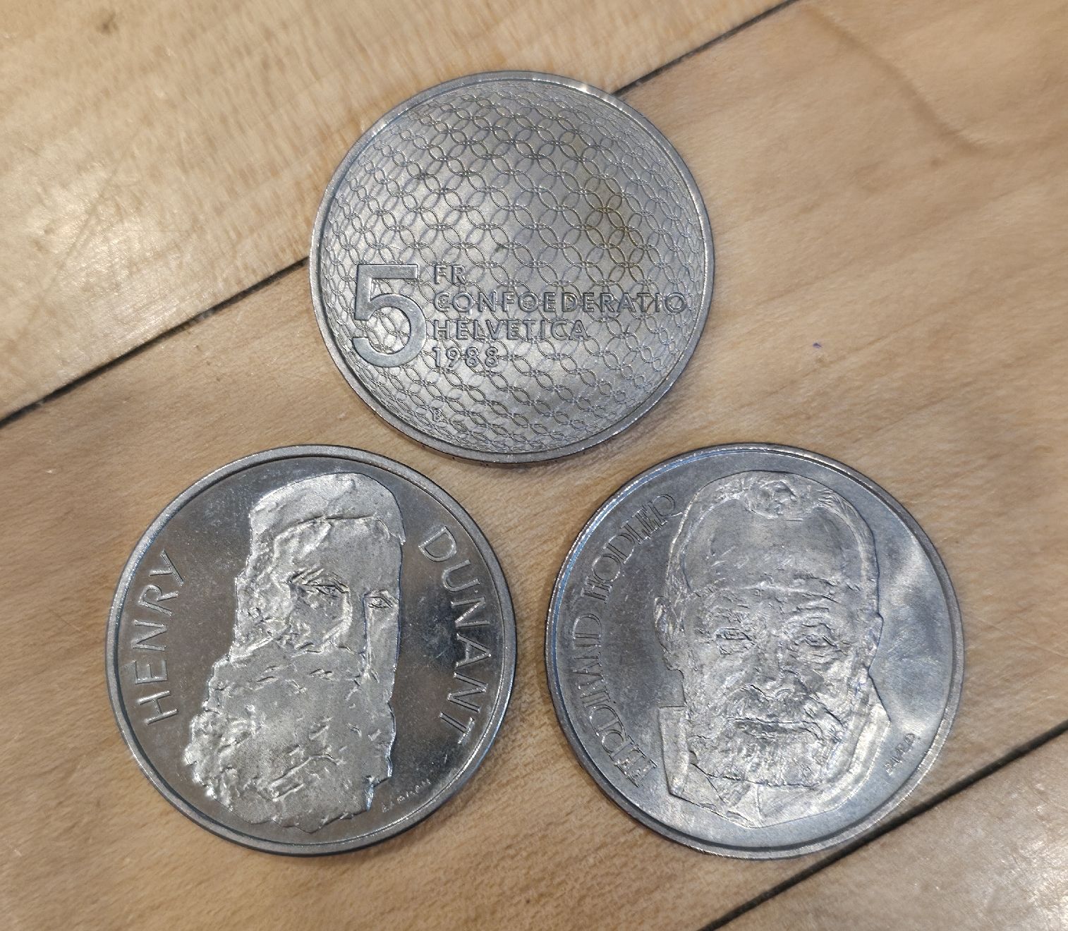 Tutti le monete: 3 Gedenk Münzen 5Fr – Usato da Henggart venduto da Nikonpower