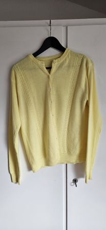 Strickjäckchen buttergelb, Grösse M