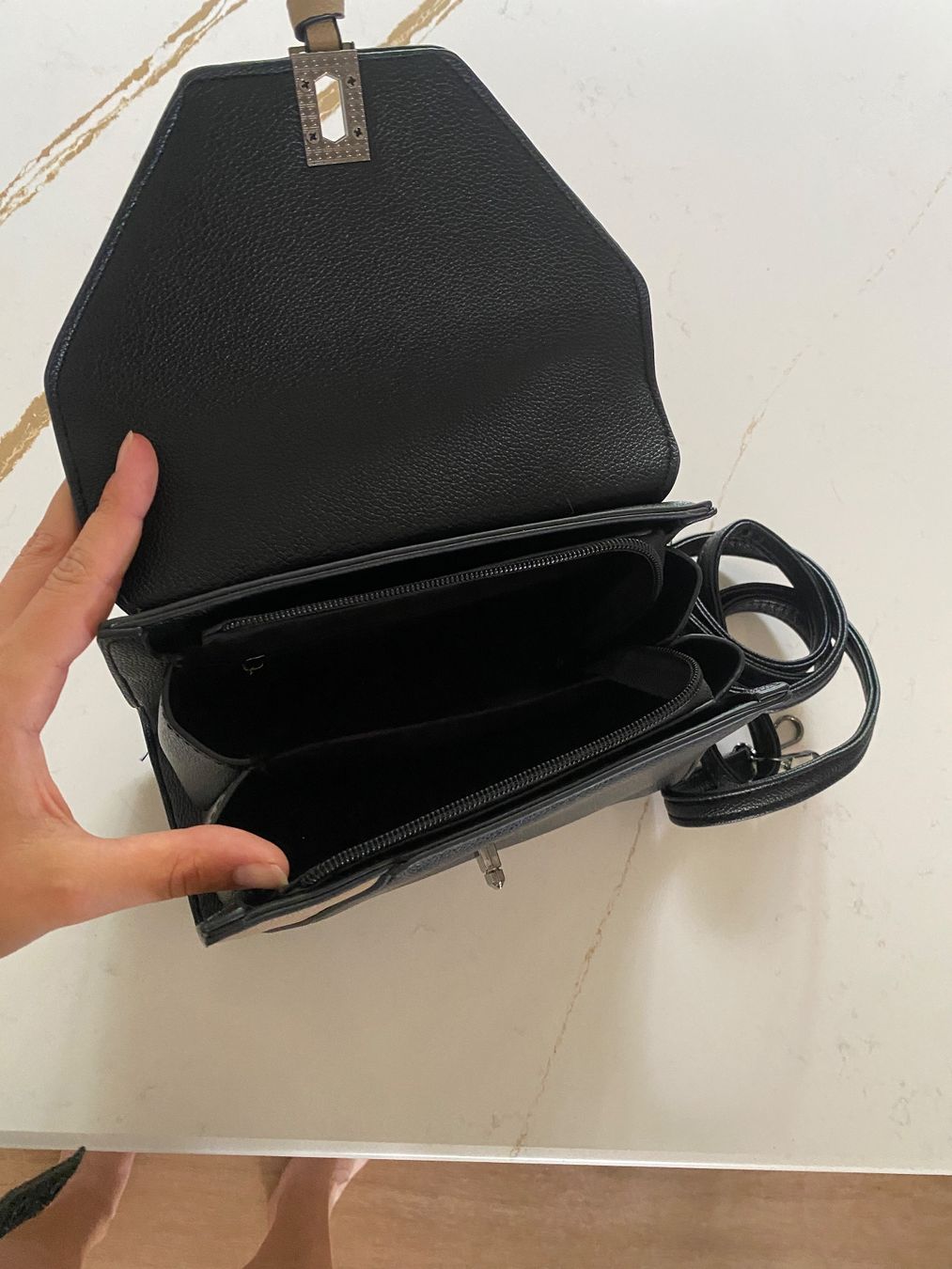 Sacs femmes: Umhängetasche oder/und Handtasche – D'occasion à Ittenthal par Lorinakuprecht0 2