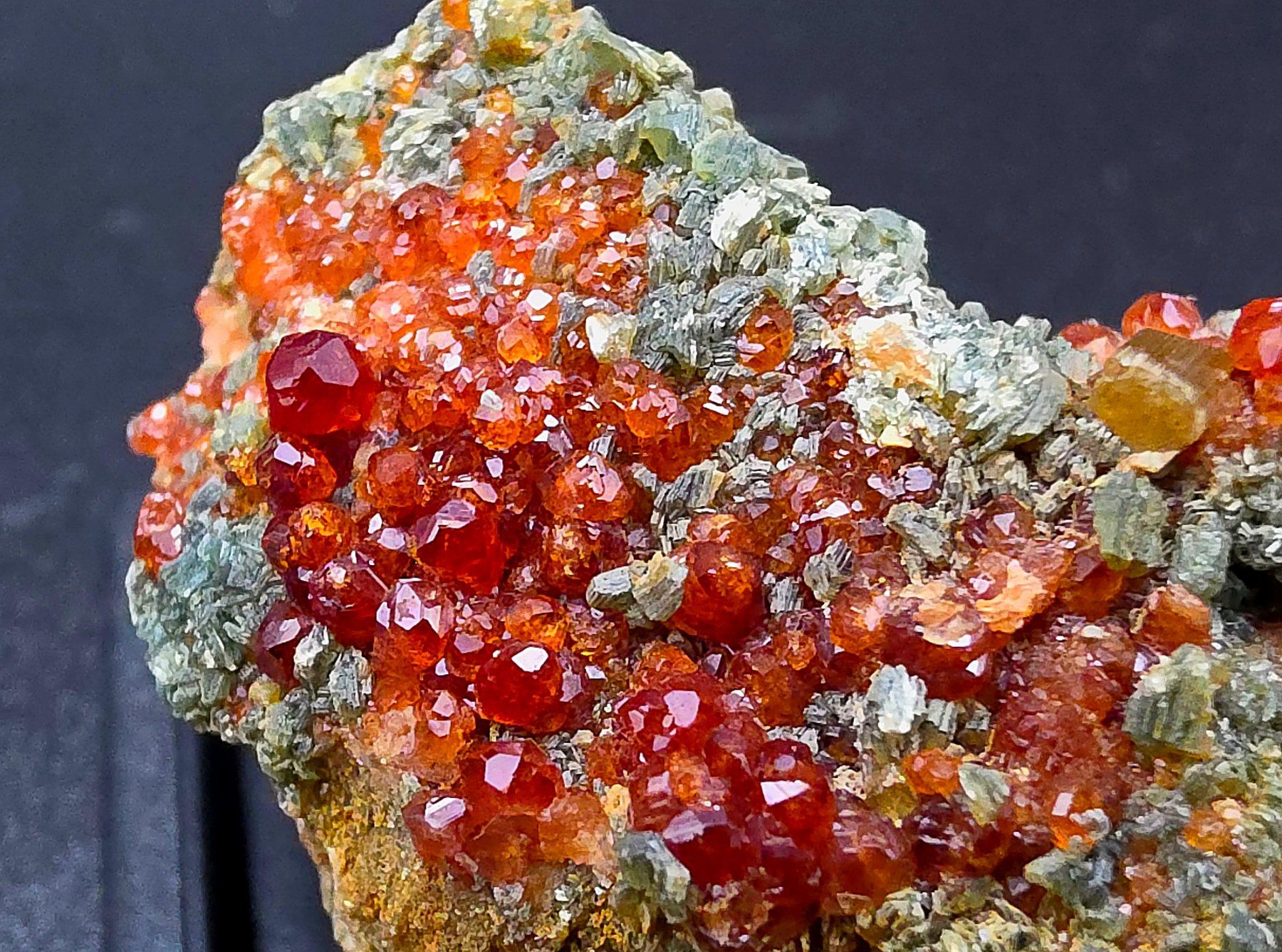 Minerali & Pietre curative: Three Natural Hessonite Garnet Crystals – Usato da Figino venduto da minshop 1