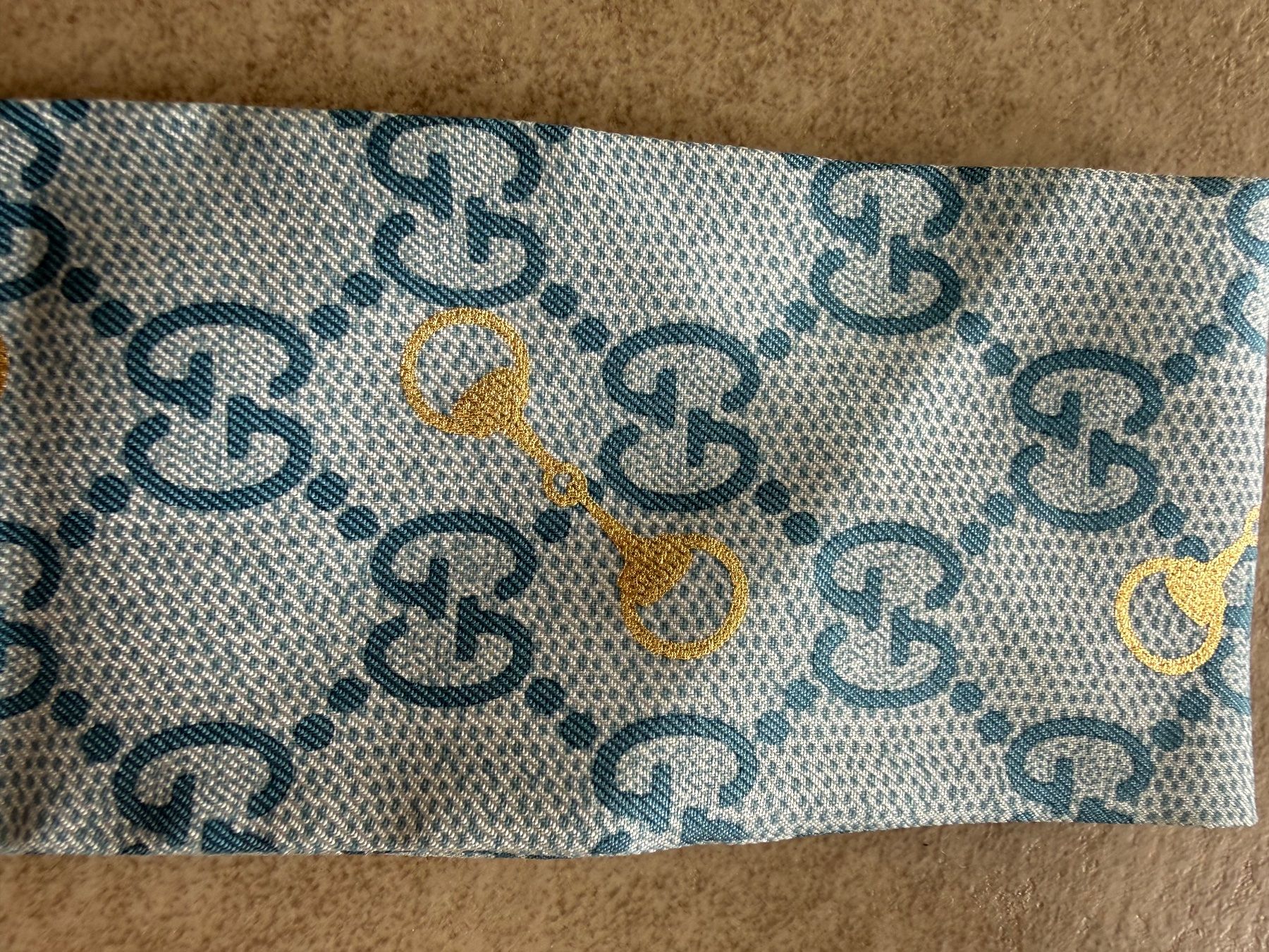 Gucci Foulard & Sciarpe: Gucci Seiden Twilly hellblau Horsebit Motiv – Usato da Meggen venduto da nat_z89l 1