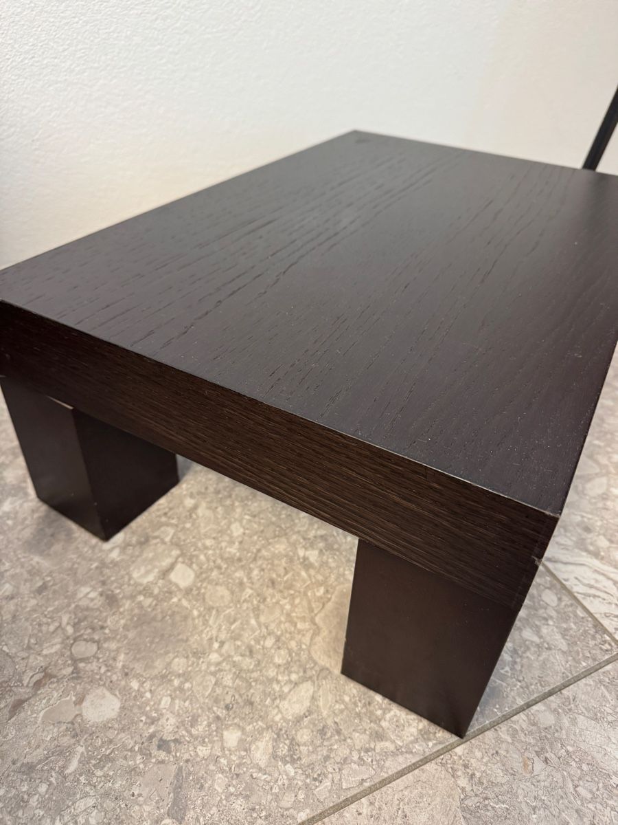 Tables de nuit: Dark Wood bed side table – D'occasion à Jonen par chrispluess 1