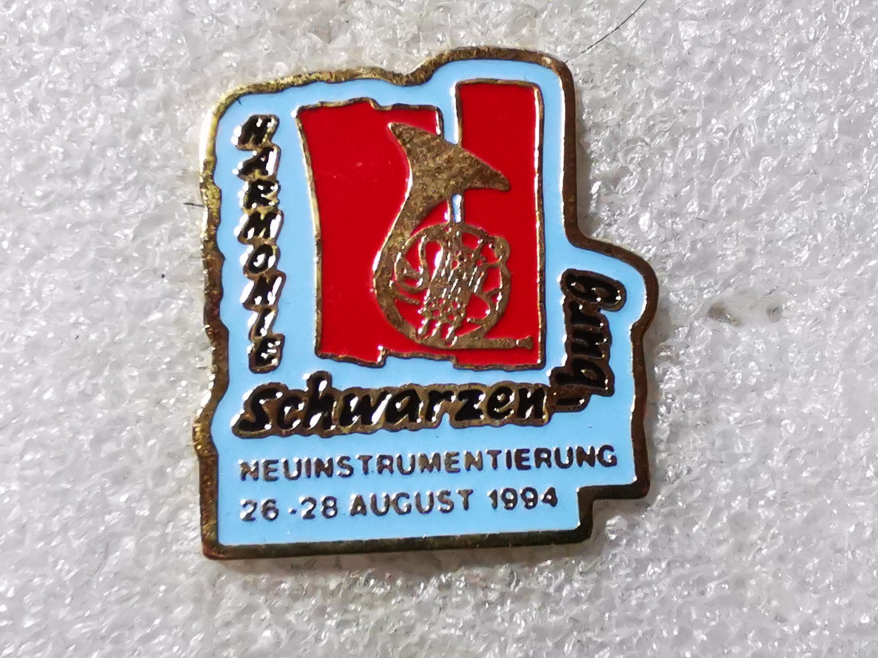 Plaketten & Abzeichen: Ansteckpin 127: Harmonie Schwarzenburg – Gebraucht aus Oppligen von Pin-Fall-Shop