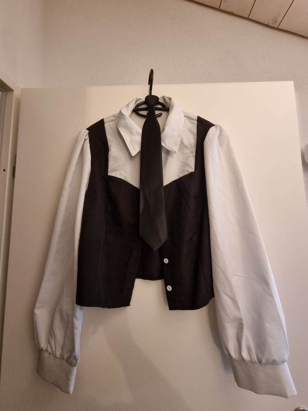 Blusen: Chice Bluse mit Weste und Krawatte, Grösse L – Gebraucht aus Waltenschwil von Larache90