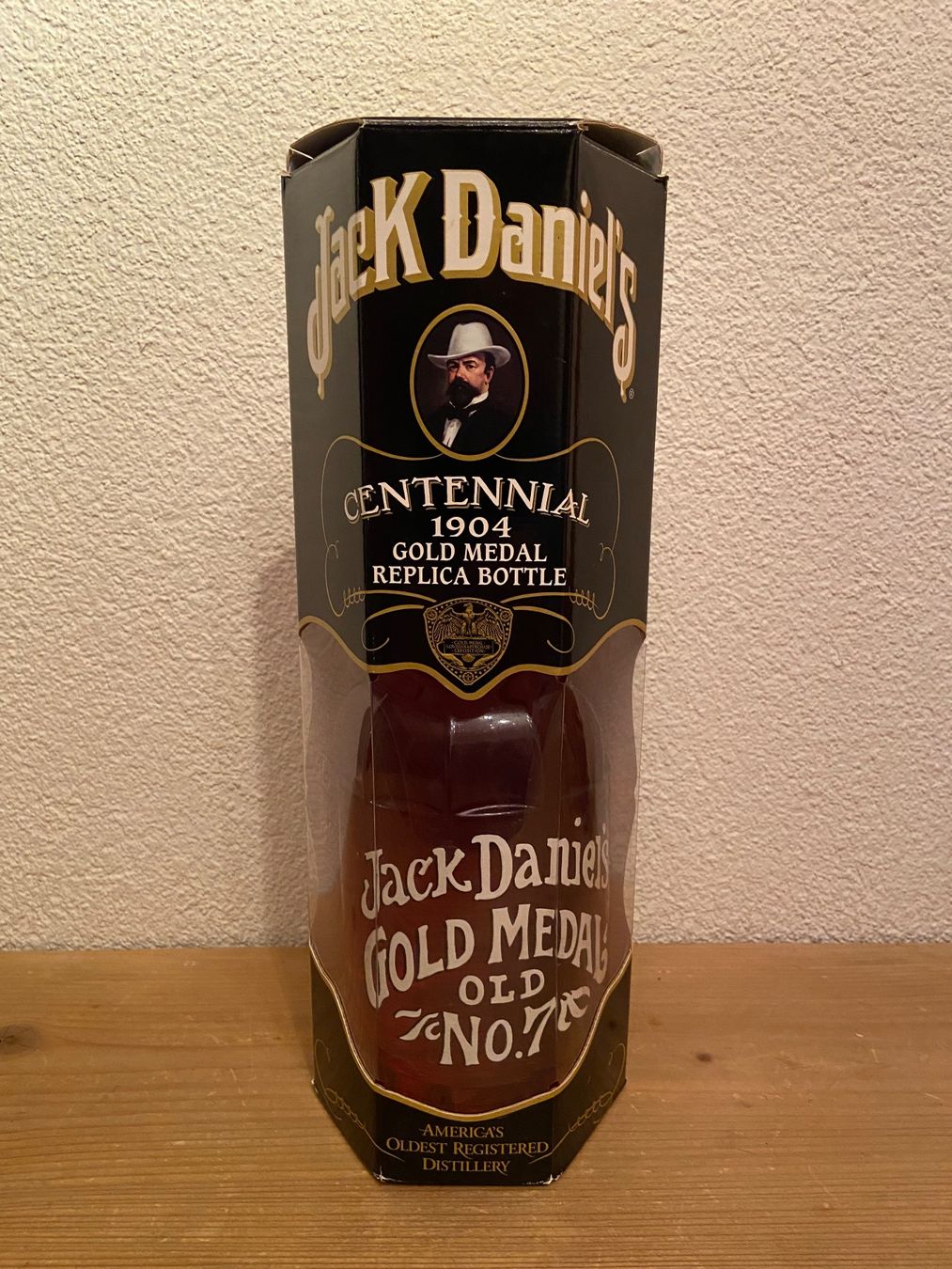Jack Daniels Bevande alcoliche: Jack Daniel's Centennial 1904 Goldmedaille Replika Flasche – Nuovo e nell'imballaggio originale da Wilderswil venduto da leh_9hxp