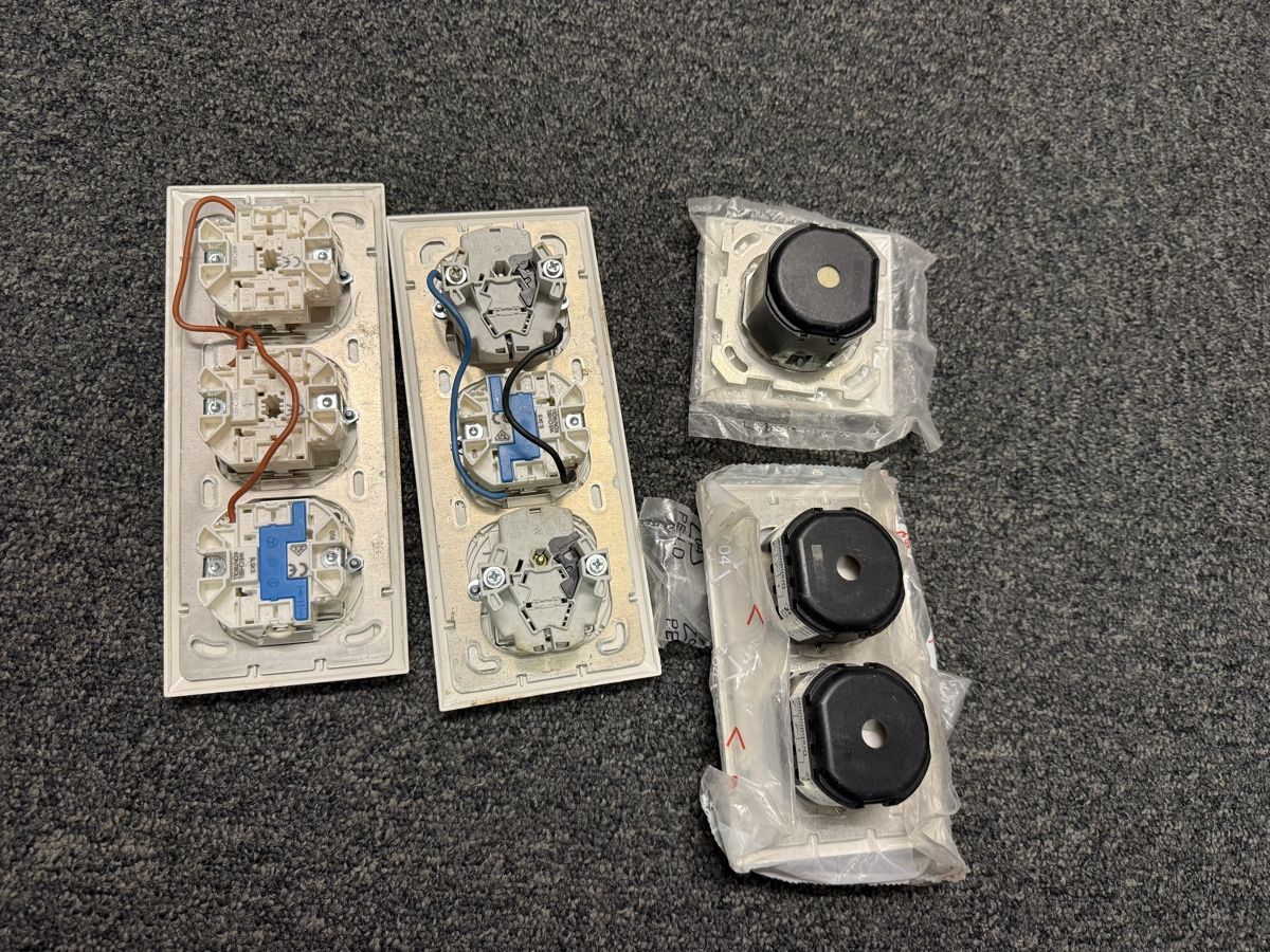 Interruttori: Elektro-Paket: Schalter & Dimmer – Nuovo (secondo la descrizione) da Zürich venduto da daki81 1