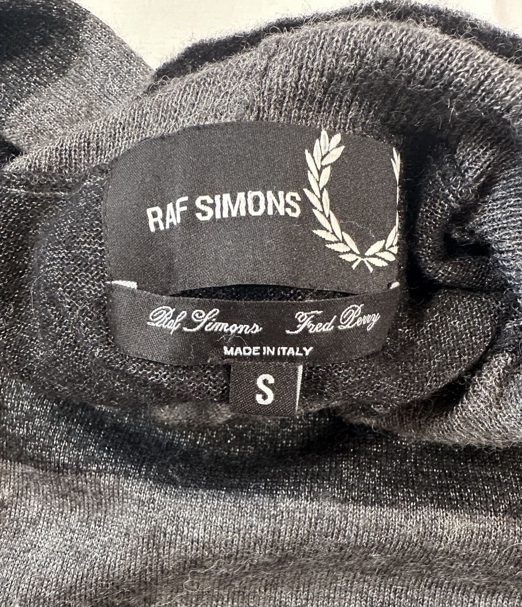 Raf Simons Pulls & Sweat-shirts: Raf Simons X Fred Perry  – D'occasion à Pfäffikon ZH par Nataliia. 1