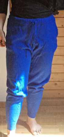 Blaue weiche Jogginghose