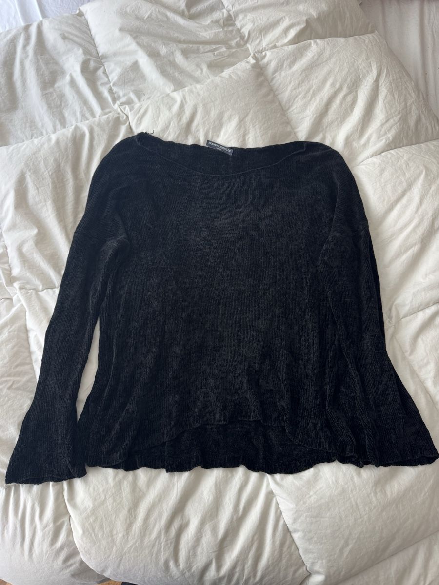 Brandy Melville Pullover & Sweatshirts: Pull Brandy Melville noir taille unique bon état – Gebraucht aus Genève von lejardindesvetements