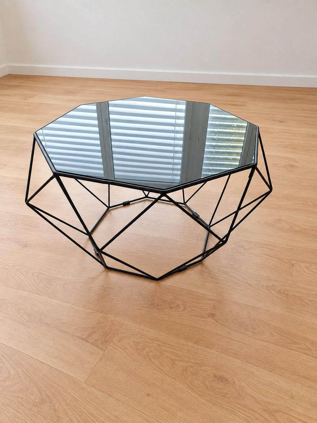 Tische: Schwarzer Couchtisch, achteckig – Gebraucht aus Luzern von Shanorin01