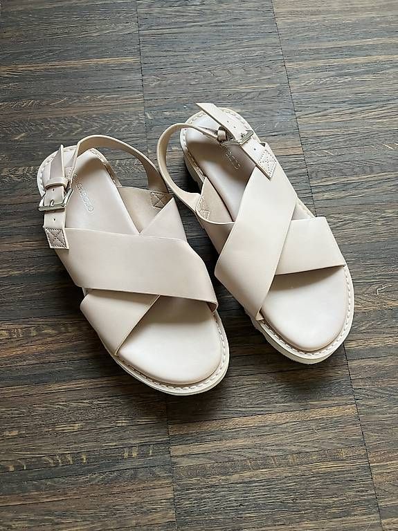Scarpe da donna: Sandalen zu verkaufen – Nuovo e nell'imballaggio originale da Arlesheim venduto da sel_n57l