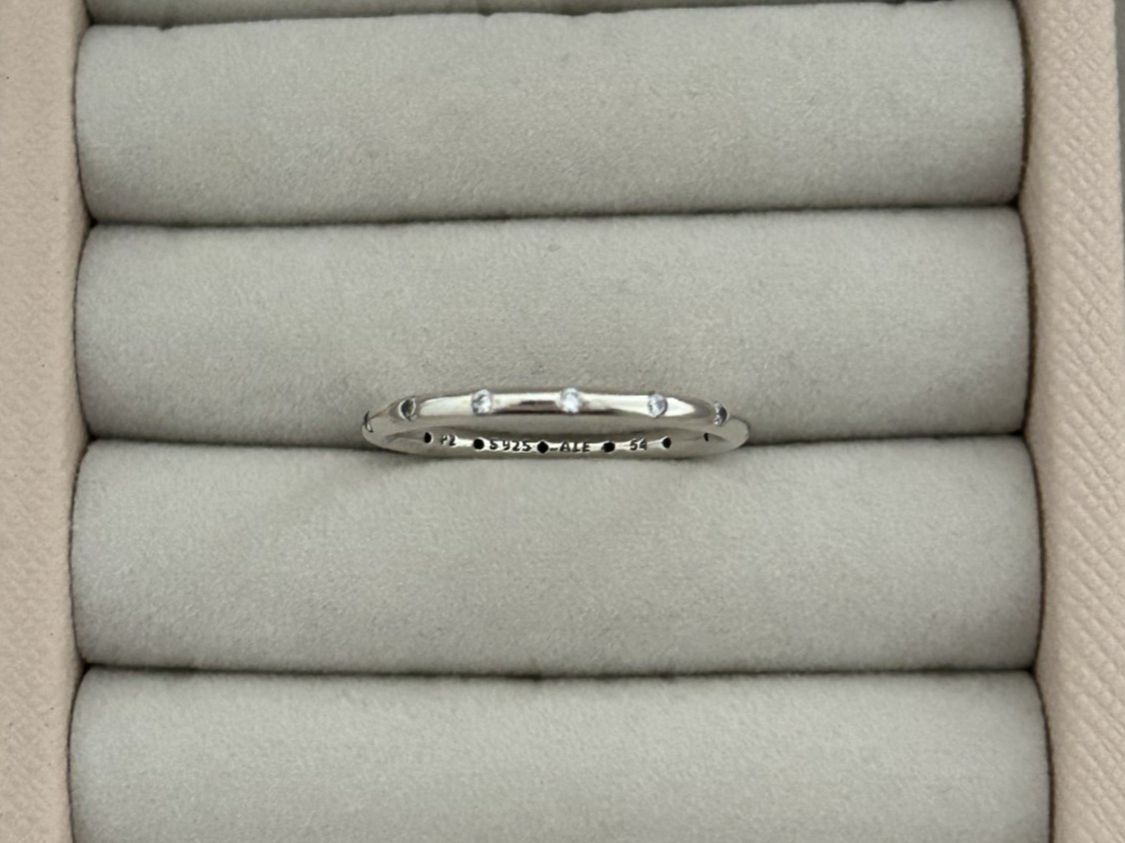 Pandora Anelli: Original Pandora Einfacher Funkelnder Band Ring – Nuovo (secondo la descrizione) da Rheinfelden venduto da Boutique_Luxe