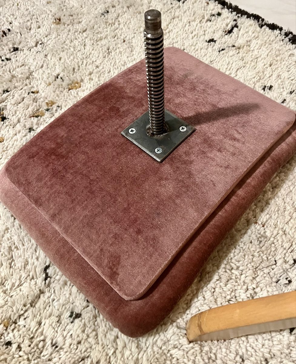 Sgabelli: Vintage Klavier Hocker mit Polster – Usato da Hunzenschwil venduto da Madachica 8