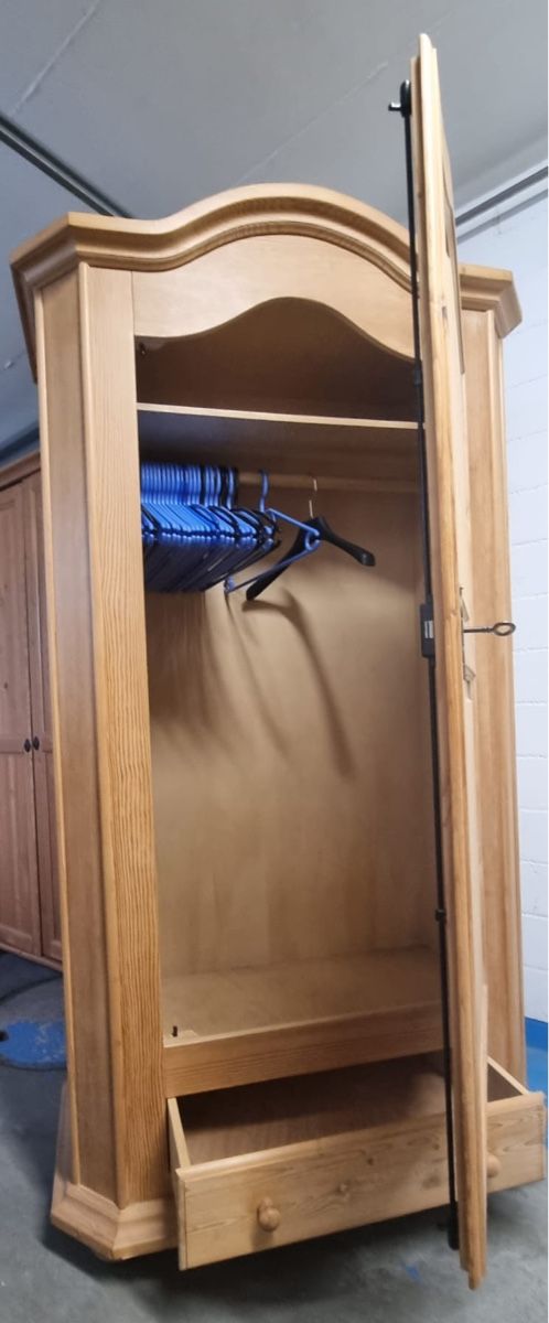 Armadi: Schrank aus Holz – Usato da Lupfig venduto da aly_ssv2