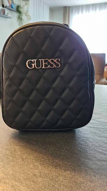 Rucksäcke: Guess Rucksack klein – Gebraucht aus Glattfelden von adr_p8sq
