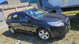 Ford Focus Kombi 1.0 EcoBoost, Schwarz, Top Zustand, JG 2012