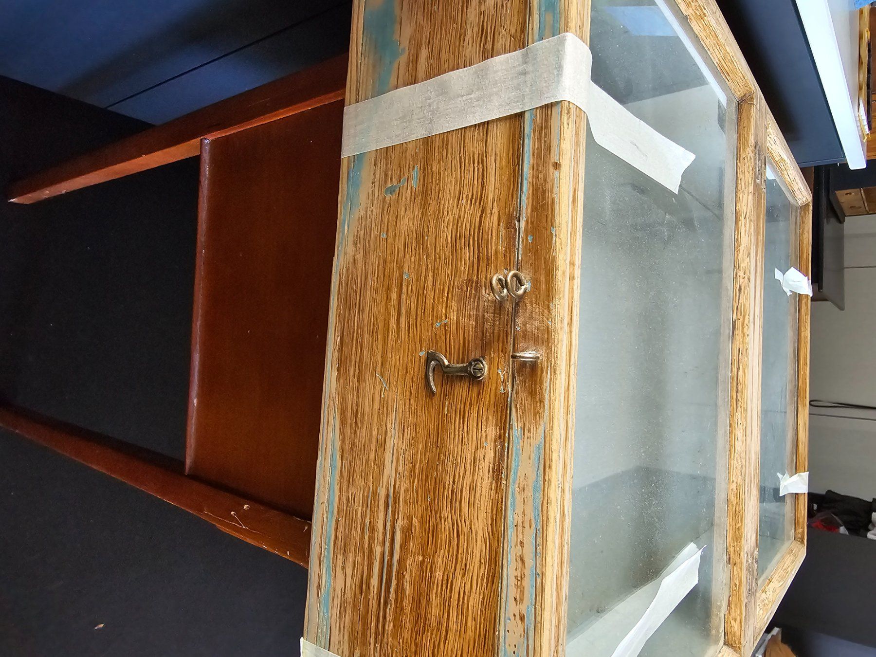 Vetrine: Tisch- oder Hängevitrine, Glasdeckel, H12 / B56 / T44_1antik – Usato da Linden venduto da Rsushi 2