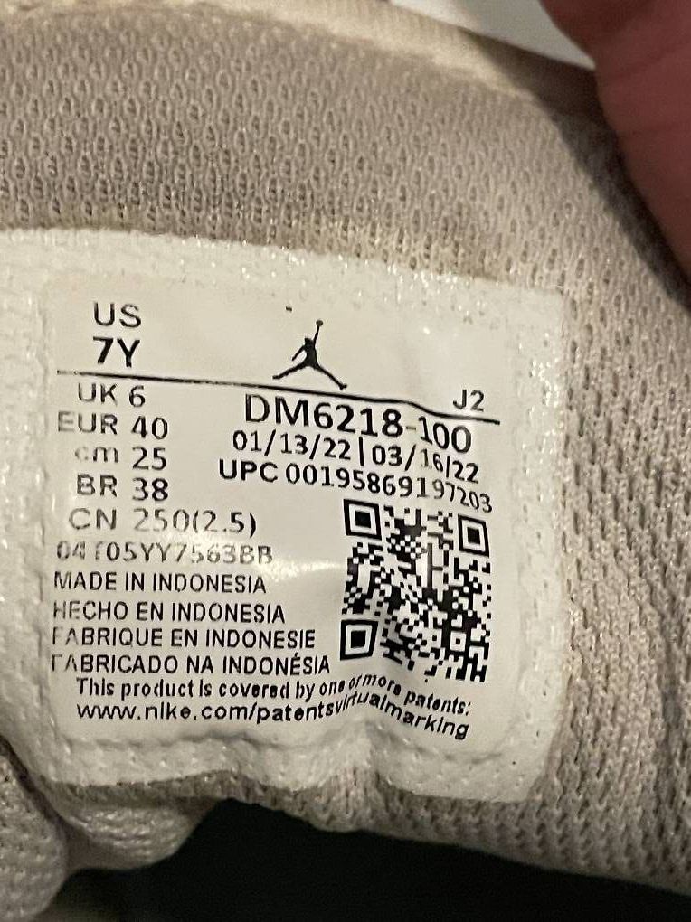 Nike Schuhe für Mädchen: Nike Jordan Grösse 40 getragen – Gebraucht aus Nidau von Weixel 3