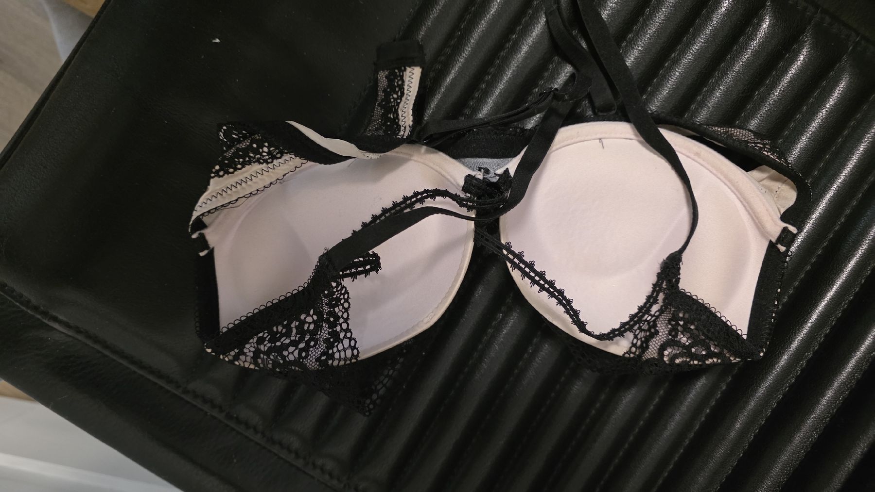 Altra biancheria intima: Spitzen BH, Grösse 75B - Top Zustand! – Usato da Oberkulm venduto da Dinya 1