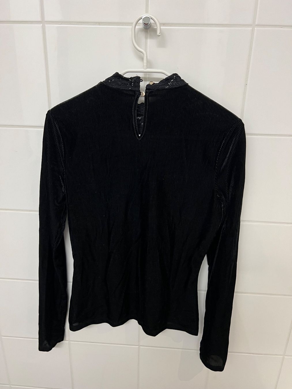 Maglioni & Felpe: Schwarzes Shirt – Usato da Jona venduto da n.ferrari 1