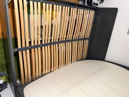 Bett mit Lattenrost und Matratze gebraucht