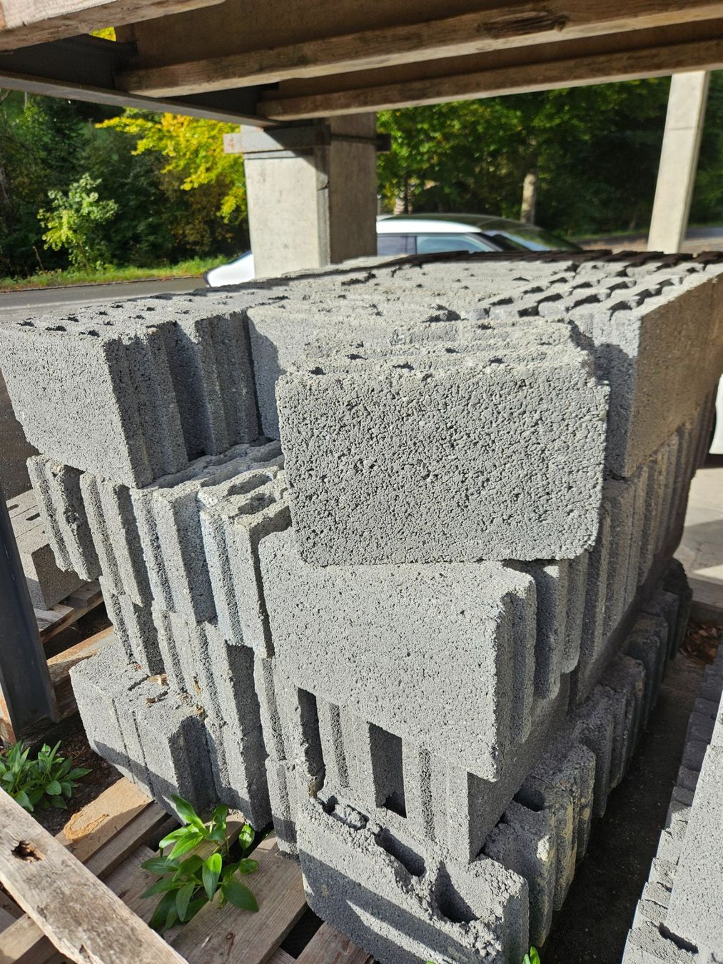 Steine & Dachziegeln: Zementsteine – Gebraucht aus Berneck von gae_qpr8
