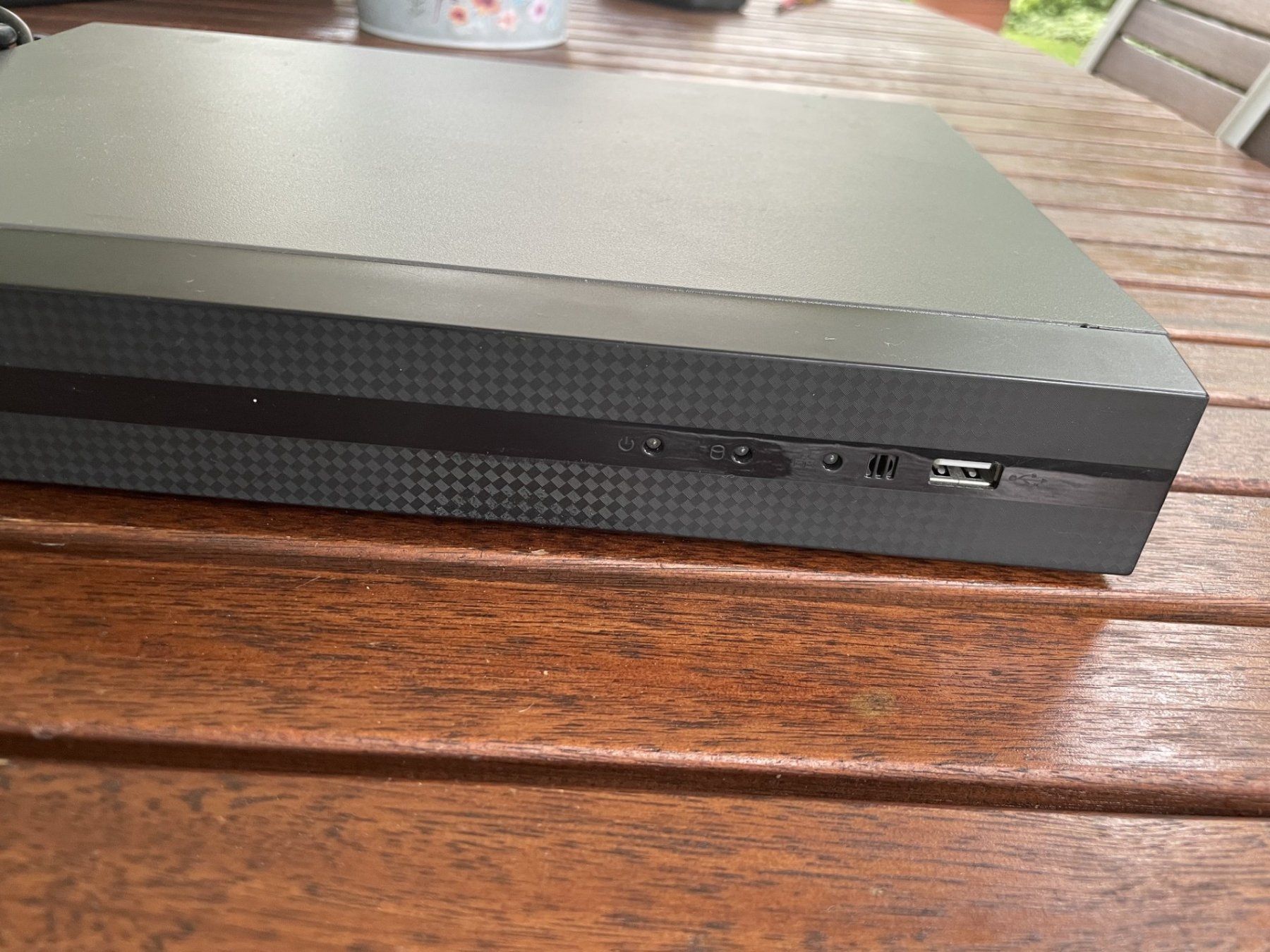 Registratori: Hilook Network Video Recorder NVR-104MH-C/4P – Usato da Ennetbaden venduto da djpejic 1