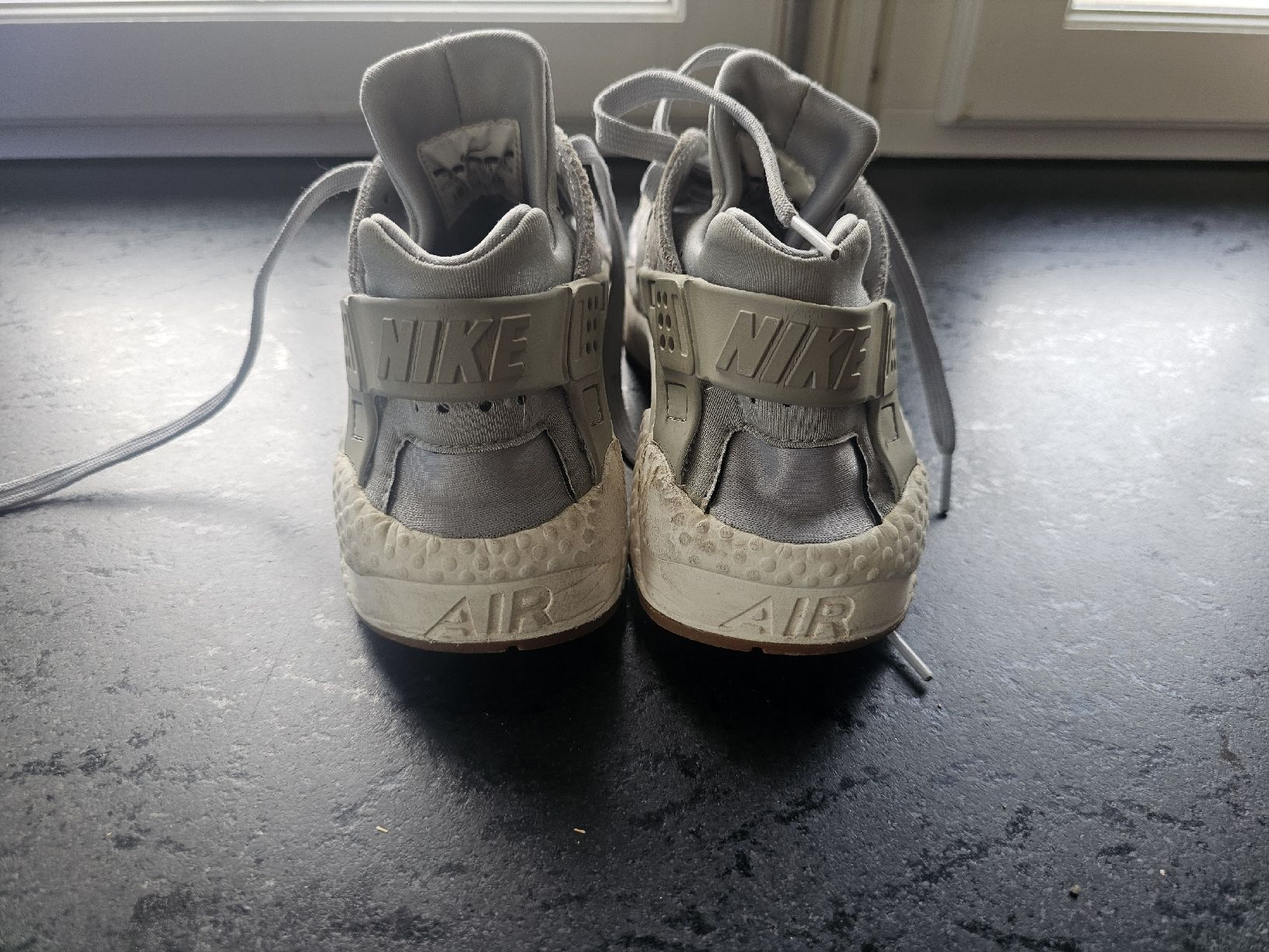 Nike Scarpe da uomo: Nike Huarche Grösse 40.5 – Usato da St. Peterzell venduto da upcycling_ 1