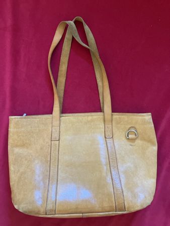 Schöne Ledertasche, ideal für den Herbst! Top Zustand.