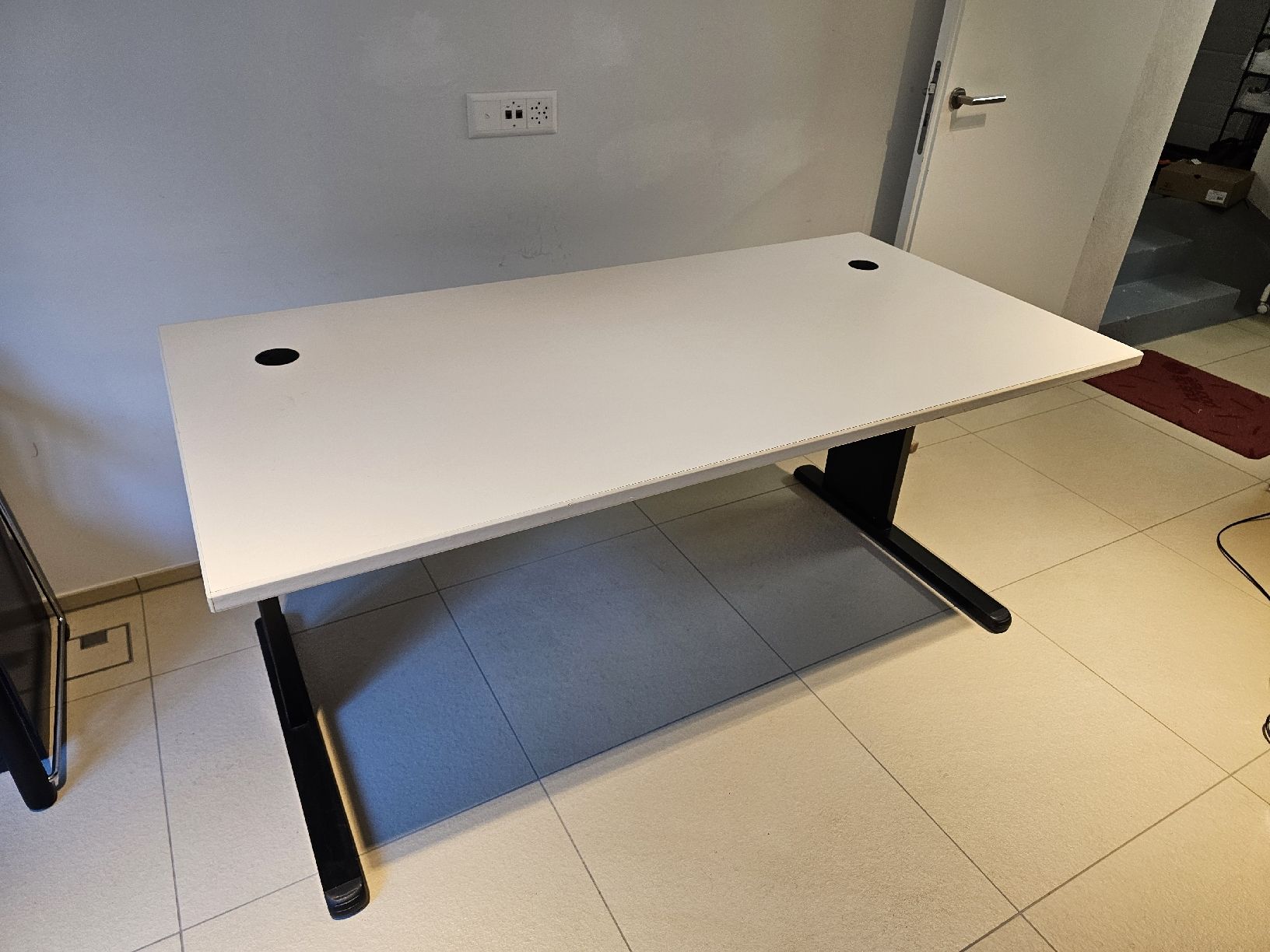 Scrivanie: Stabiler Büro Schreibtisch mit Rollcontainer – Usato da Zürich venduto da liu_cg2t 3
