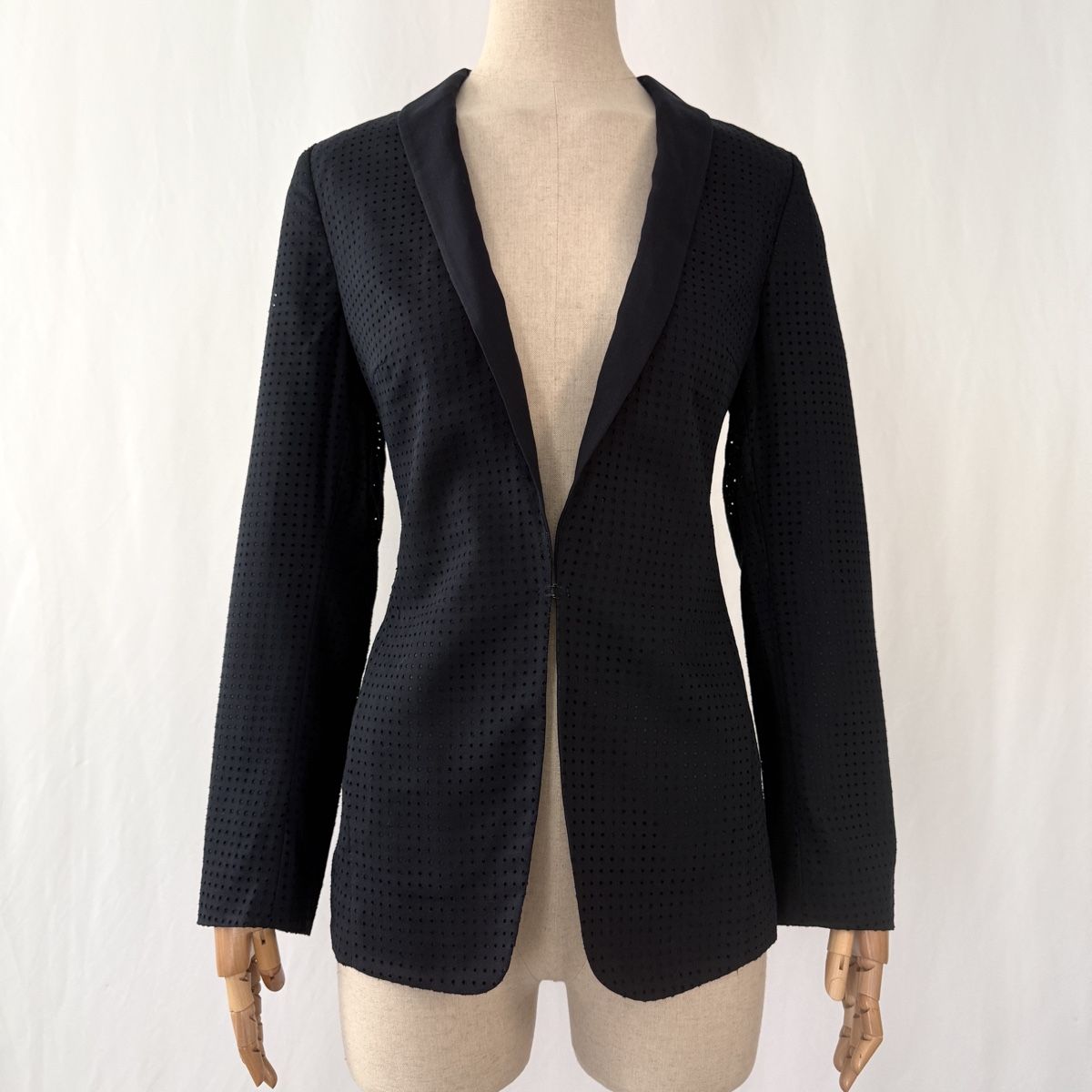 Akris Giacche: AKRIS Perforated Blazer – Nuovo (secondo la descrizione) da Emmen venduto da Avviivva_Com2023