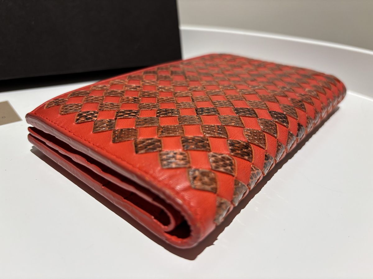Bottega Veneta Portafogli: Bottega Veneta Limited Edition Intrecciato Red Python Wallet – Usato da Winterthur venduto da Atelier.W 4